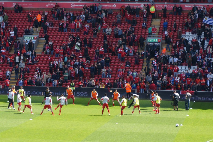 波兰11月世预赛大名单：莱万领衔，泽林斯基、皮扬特克在列（波兰公布11月世预赛名单：莱万压阵，泽林斯基、皮扬特克入选）