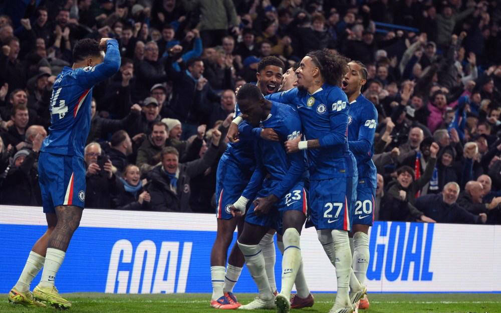 米体：国米想让邓弗里斯在意超杯半决赛对阵博洛尼亚时复出（米体：国米计划让邓弗里斯在意大利超级杯半决赛对博洛尼亚时复出）