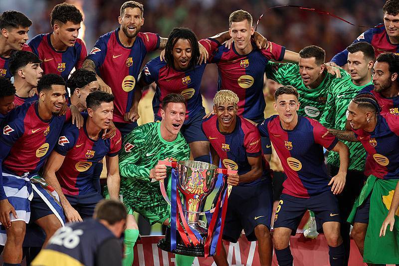 全场集锦：2026男排欧冠 正赛小组赛E组 意大利奇维塔诺瓦3-0法国蒙彼利埃（2026男排欧冠E组小组赛集锦：意大利奇维塔诺瓦3比0完胜法国蒙彼利埃）