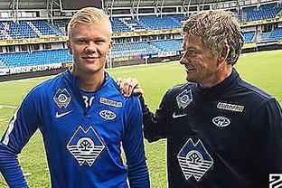 阿德巴约：10点半训练我8点半就到 C罗已经在游泳（阿德巴约：训练10点半我8点半就到，C罗早已在泳池开练）