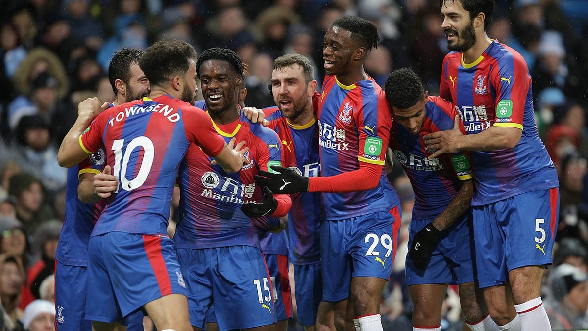 慕尼黑1860主席曾抱怨海纳未认出自己，拜仁球迷拉横幅回怼（曾抱怨海纳不认识自己，慕尼黑1860主席遭拜仁球迷横幅回击）