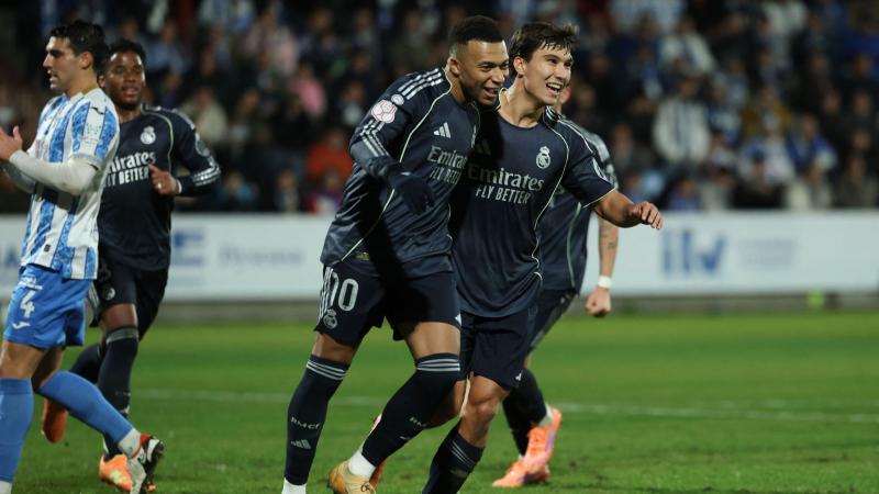 不可触碰的美，若昂-内维斯女友马达莱娜晒暗黑风妆造（冷艳不可近：若昂-内维斯女友马达莱娜晒暗黑系妆容）