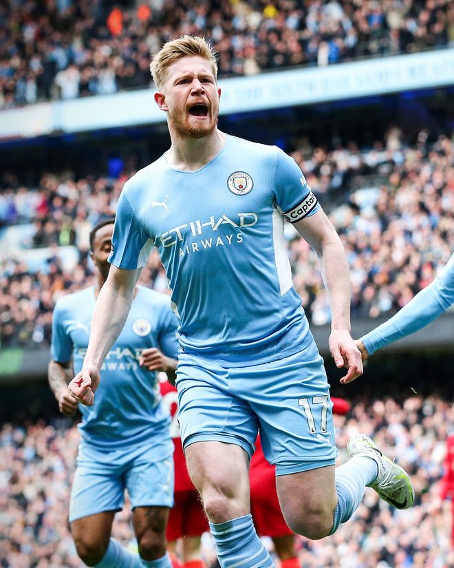 那不勒斯主席德佬拜访利雅得胜利训练基地，获赠一件C罗球衣（那不勒斯主席德劳伦蒂斯做客利雅得胜利训练基地，获赠C罗球衣）